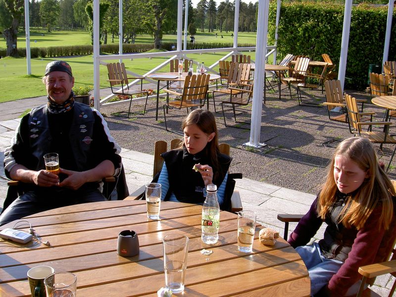 Silver tror han fÃ¥tt hugg? Men Karin & Ylva dissar gubben.... 
