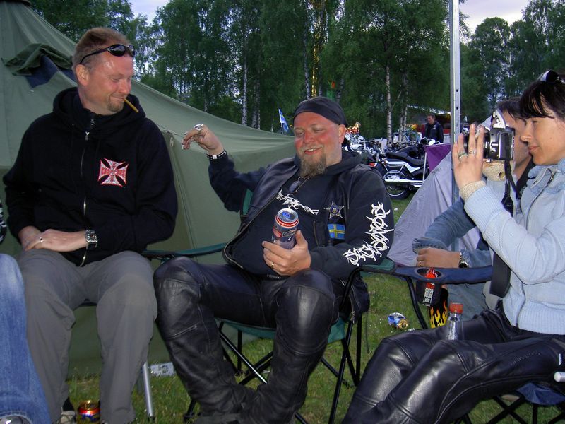 Ryssens fru fÃ¶revigar sin mana dryckesvanor
FrÃ¥n: 	Anonym 	(mÃ¥n 31 okt 2005 16.24.27)
Du, jag lovar dig. Tjejen jag hÃ¥nglade med var inte stÃ¶rre Ã¤n sÃ¥ hÃ¤r
