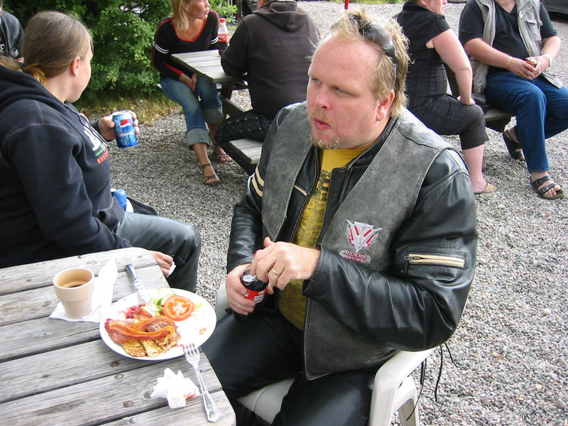 Och alla fick vi vÃ¤nta pÃ¥ SWE:s bacon... 
FrÃ¥n: 	SWE 	(ons 22 aug 2007 13.51.57)
Titta jag Ã¤ter tomat!!!!!
