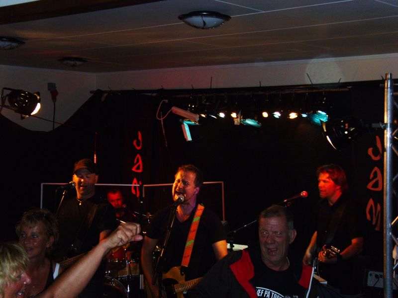 FrÃ¥n: 	Peo 	(tor 4 sep 2008 00.11.56)
faan sÃ¥g inte den nya sÃ¥ngaren i bandet....
Nyckelord: Ã¥rstrÃ¤ff2008