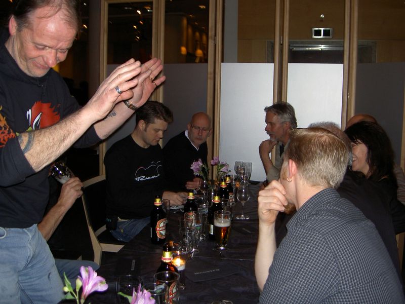 I can jive, i can jive eller vad det nu vad Burnie pysslade med mellen bira 16 och 17! 
