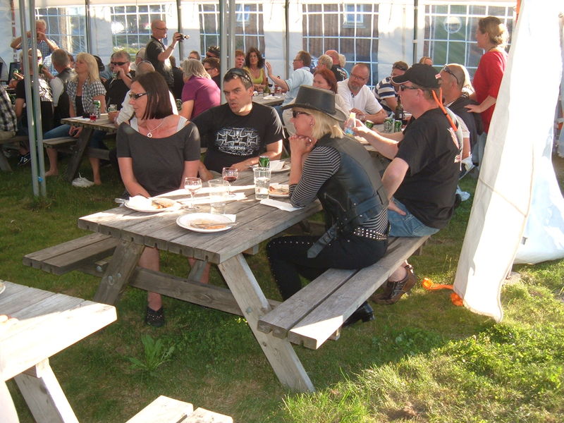 Fredag kvÃ¤ll
Runt bordet - Jane, Jryngwe, Airi o Dark Helmet
Nyckelord: Ã¥rstrÃ¤ff2011