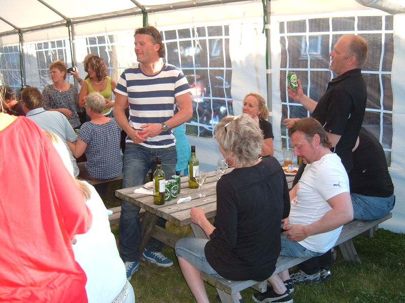 Fredag kvÃ¤ll
Runt bordet - Totte, Ullis, Anne, Gusten, Nesse o Best
Nyckelord: Ã¥rstrÃ¤ff2011