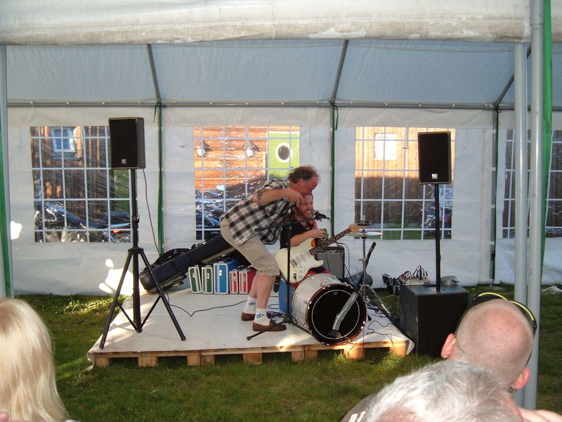 Fredag kvÃ¤ll - 88:an lÃ¤gger sin Ã¤lsk pÃ¥ det lilla bandet... :-p
Nyckelord: Ã¥rstrÃ¤ff2011