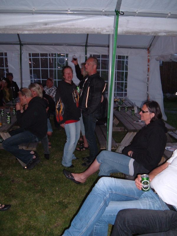 Fredag kvÃ¤ll - Gry Hege sjunger med
Nyckelord: Ã¥rstrÃ¤ff2011