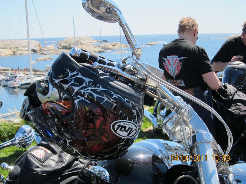 FrÃ¥n: 	birdie 	(ons 14 sep 2011 08.30.28)
birdies Arai-hjÃ¤lm vid "vÃ¤rldens Ã¤nde".
Nyckelord: Ã¥rstrÃ¤ff2011