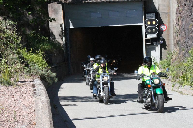 Fredagsturen - Spiraltoppen
En mullrande gÃ¤ng kÃ¶r ut ur spiralen
Nyckelord: Ã¥rstrÃ¤ff2011