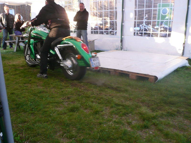 Nesse fÃ¶rsÃ¶ker spinna lite utan frambroms...
Nyckelord: Ã¥rstrÃ¤ff2011