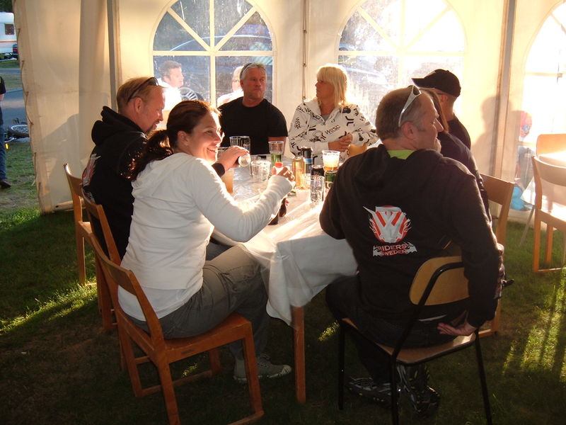 Alla samlade i Ã¶ltÃ¤ltet
