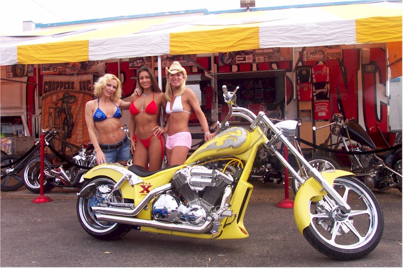 VTX chopper 
FrÃ¥n: 	Sergeant (The) 	(tis 6 jul 2010 00.30.20)
Hot Damn! Now that's what I am talking about!!!! No, not the bike..., sure it's nice too, but the ladies, they are some hot moma's for sure!
