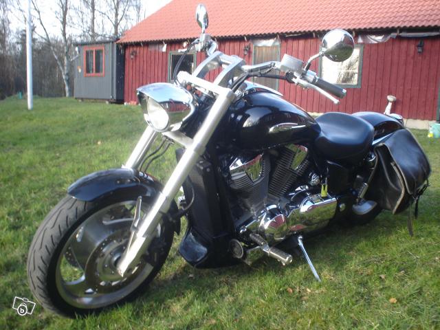 BikerBoys_2000cc_1.jpg