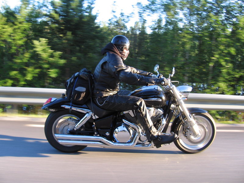 Gammalt SandvikenordsprÃ¥k: VÃ¥ga VÃ¤gra VÃ¤ska 
FrÃ¥n: 	Dosan 	(mÃ¥n 9 aug 2010 21.45.43)
LÃ¤gg mÃ¤rke till Foppatofflornas vÃ¤l genomtÃ¤nkta placering.
