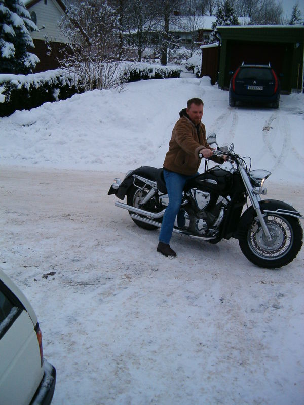 Ã…rets fÃ¶rsta tur. 2006 
FrÃ¥n: 	Bananen 	(fre 6 jan 2006 15.08.23)
Micke pÃ¥ hal is!!!!
