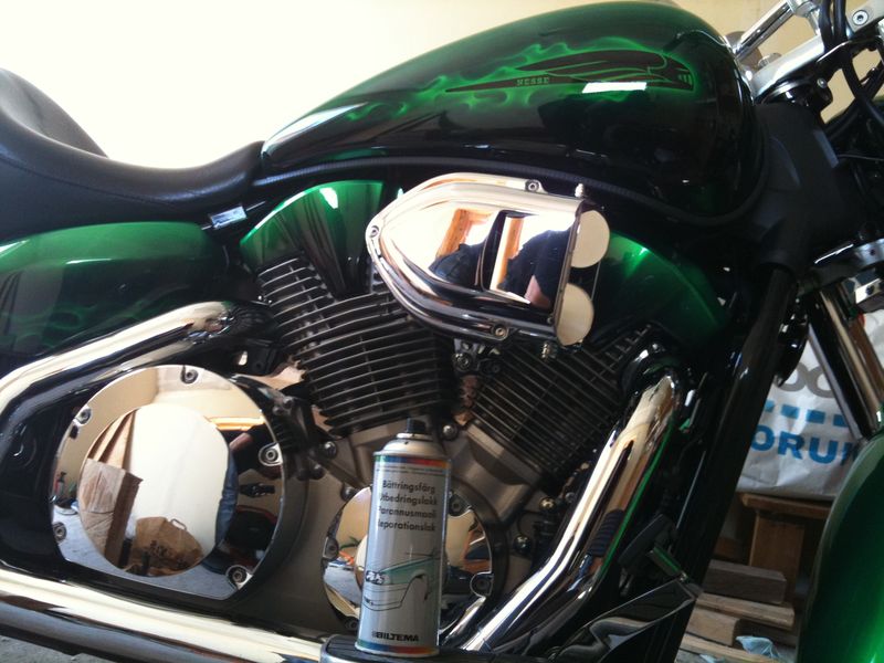 nu vet jag varfÃ¶r lacken slÃ¤pper :-) 
FrÃ¥n: 	:-) 	(sÃ¶n 4 jul 2010 22.10.29)
BILTEMA????

FrÃ¥n: 	Nesse 	(mÃ¥n 5 jul 2010 13.59.44)
Den slÃ¤pper ju inte nu! Det var ju innan!!!

FrÃ¥n: 	Peo 	(lÃ¶r 10 jul 2010 08.09.30)
Nesse dÃ¥, du fÃ¥r slÃ¤ppa lite pÃ¥ gasen pÃ¥ raketen sÃ¥ sitter lacken pÃ¥ plats.... eller hur?
