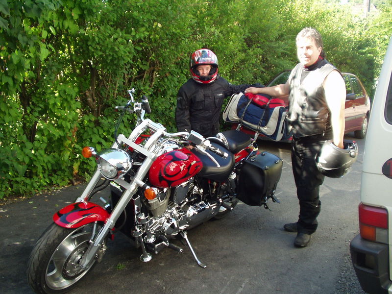 Jag och Kevin pÃ¥ vÃ¤g till SmÃ¥land juli -08
JÃ„VLAR vad solbrÃ¤nd jag blev!... :-o
