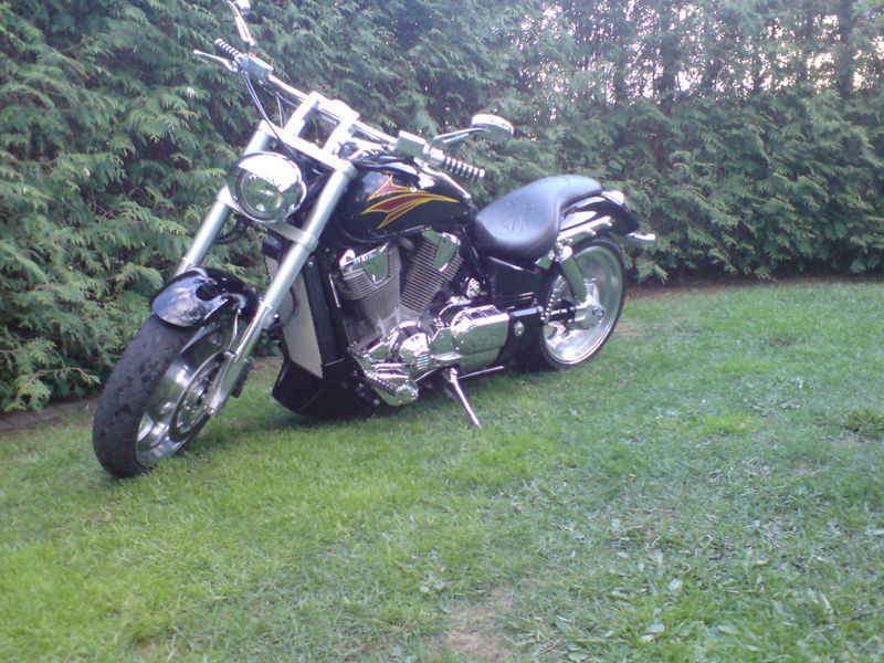 Toolbox racer
FrÃ¥n: 	alba 	(tor 10 maj 2007 21.42.08)
De e bra TB Men vad sÃ¤ger frugan ?
Eller har hon tjackat egen maskin ?
Alternativt vaderade brallor ?
Ps. Snyggt jobb. Hur mÃ¥nga kusar blev det ?

FrÃ¥n: 	Toolbox 	(mÃ¥n 14 maj 2007 10.05.39)
Hon Ã¥ker Honda vt 750 Black Widow

FrÃ¥n: 	toolbox 	(mÃ¥n 14 maj 2007 10.41.29)
Hur mÃ¥nga kusar blev det ?
om jag tar bort reggskylten gÃ¥r den som 30 moppe 95,44 hk
