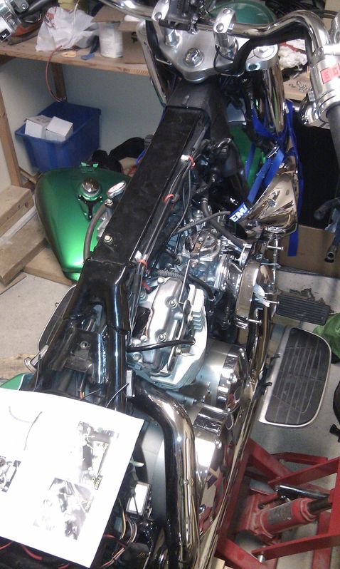 Kolla sÃ¥ rent och snyggt det blev under tanken.. ja det ser ni ju inte eftersom tanken ligger pÃ¥ golvet... men jag menar dÃ¤r tanken ska sitta Ã¤r det inte sÃ¥ mycket skrot lÃ¤ngre...
