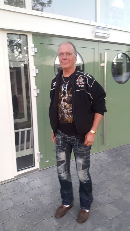 FÃ¶rfest pÃ¥ Badholmen - Oskarshamn
Jo lite trÃ¶tt efter att ha Ã¥kt hoj hela dagen... Men ett aldrig sÃ¥ litet 70-Ã¥rs kalas ska vi ha! :-) 
Grattis 88:an!!!
Fotograf: Orre
