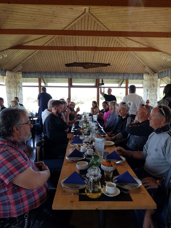 Lunch pÃ¥ Hoburg
Fotograf: Sissel
Nyckelord: Ã¥rstrÃ¤ff2018