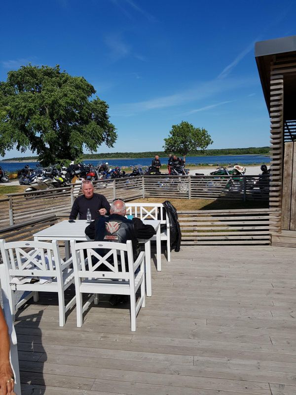 Glasspaus pÃ¥ Katthammarsvik
Fotograf: 88:an
Nyckelord: Ã¥rstrÃ¤ff2018