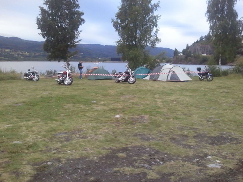 Onsdag kvÃ¤ll
Orre, Mattin, Moberg, Kevin och Magnus har ankommit BluesCampen och markerat revir! :-p
